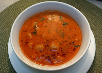 Rychlá rajčatová polévka s fazolemi