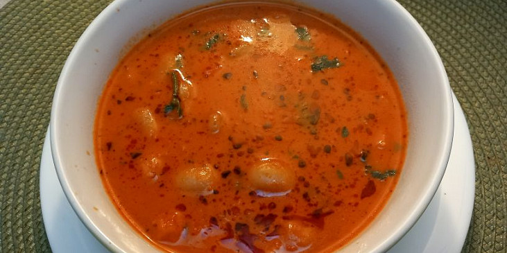 Rychlá rajčatová polévka s fazolemi