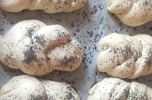 Na kynuté před pečením naváženo na 80g
