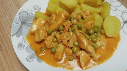 Kuřecí nudličky v omáčce s hráškem