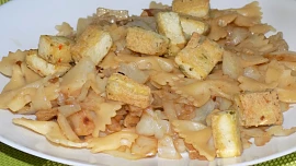 Těstoviny se zelím a tofu