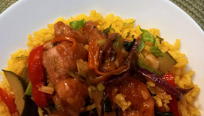 Kuřecí kousky se zeleninou a hoisin omáčkou