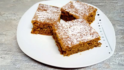 Mrkvový koláč s ořechy a skořicí - šťavnatý