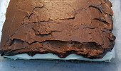 Ořechové řezy s vanilkovým a čokoládovým krémem