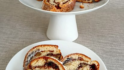 Kynutá bábovka s kakaem, perníkem a ořechy
