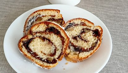 Kynutá bábovka s kakaem, perníkem a ořechy