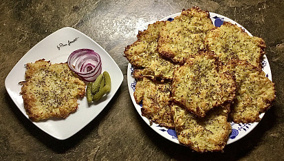 Pečené sýrové bramboráčky, Super recept, díky. Jen jsem přidal ze zvyku majoránku a jako příloha třeba ke kaťáku budou skvělé, že nejsou mastné ?