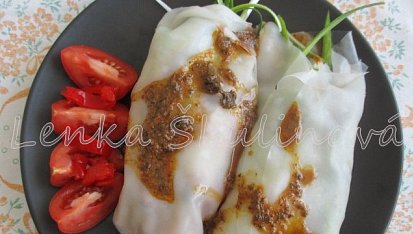 Kuřecí gyros v rýžovém obalu