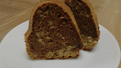Mandlová bábovka s vaječným koňakem