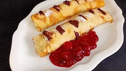 Mandlové palačinky s tvarohovou náplní