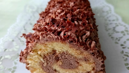 Piškotová roláda s čoko-tvarohovým krémem