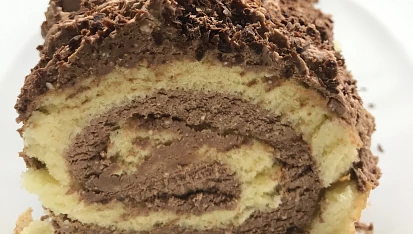 Piškotová roláda s čoko-tvarohovým krémem