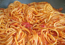 Špagety se Salsa napoletana (Uvařeno)