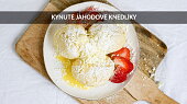 Kynuté jahodové knedlíky
