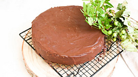 Sacher (Sachr dort)