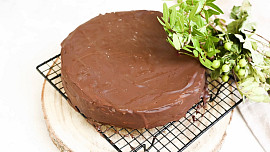 Sacher (Sachr dort)