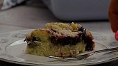 Drobenková buchta se švestkami