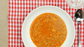 Červená polévka s pohankou