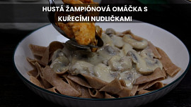 Hustá žampiónová omáčka s kuřecími nudličkami