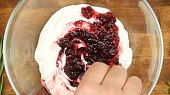 Nejlepší česneková pomazánka s brusinkami na jednohubky