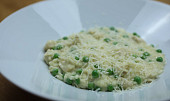 Parmezánové risotto s kuřecím masem a hráškem