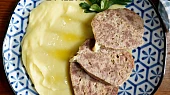 Domácí pečená sekaná z mletého masa
