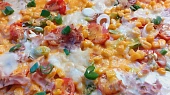 Pizza se šunkou a kukuřicí