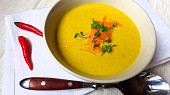 Krémová mrkvová polévka s chilli a kokosovým mlékem