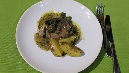 Kuře pečené se špenátem, parmazánem a bramborami, Kuře pečené se špenátem, parmazánem a bramborami
