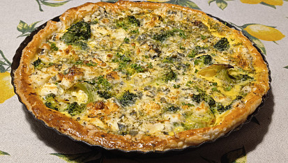 Quiche s brokolicí a modrým sýrem