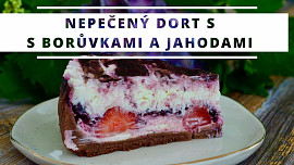 Nepečený dort s borůvkami a jahodami