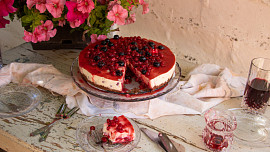 Nepečený tvarohový dortík a malinová omáčka