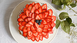 Jednoduchý jahodový dort