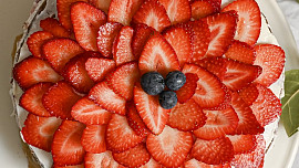 Jednoduchý jahodový dort