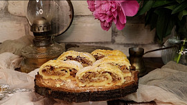 Křehký jablečný závin