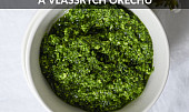 Pesto z medvědího česneku a vlašských ořechů