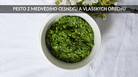 Pesto z medvědího česneku a vlašských ořechů