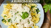Těstoviny s jednoduchou sýrovou omáčkou a kuřecími kousky (podle Lízy)