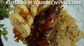 Svatomartinská husa s rolovaným bramborovým knedlíkem a jablečným zelím