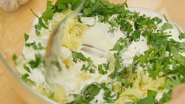 Česneková omáčka ke grilovanému masu