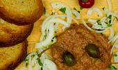 Tatarský biftek - tatarák z hovězího masa