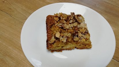 Jablkový koláč s mandlovými kousky