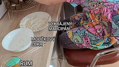Plněné perníčky s ledovou polevou, finální zdobení