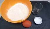 Domácí špaldové nudle s tuňákem a sýrovou omáčkou