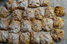 Nekynuté šátečky. Vpravo nahoře nepodařený povidlový pro pekařku ;-)