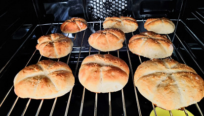 Rohlíky jako dech - úžasné, Použil jsem recept na kaiserky. Děkuji.