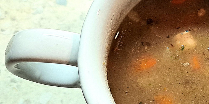Hrstková polévka s uzeným masem