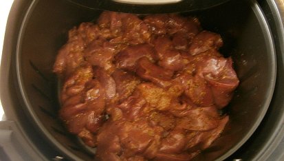 Kuřecí játra z horkovzdušné fritézy s dušenou směsí z pánve