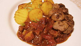 Kuřecí játra z horkovzdušné fritézy s dušenou směsí z pánve