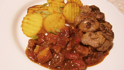 Kuřecí játra z horkovzdušné fritézy s dušenou směsí z pánve